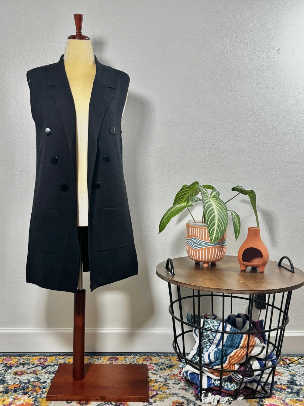 Sioni - Black Sleeveless Long Vest